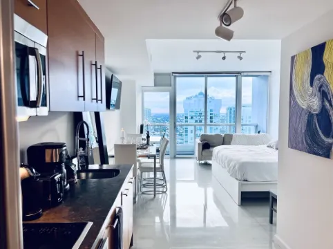 Perfect Studio 5 Icon Brickell Pool spa gym View