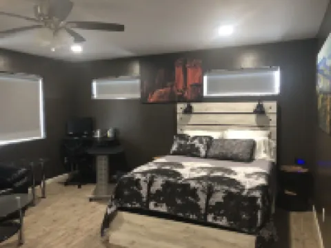 Modern Studio excellent location.