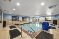 Holiday Inn Express & Suites LINCOLN-ROSEVILLE AREA by IHG - Pools