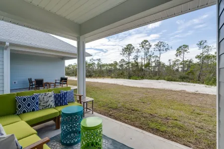 2 Pools, Easy Walk to Beach & Shops, Golf Cart, Pet Friendly