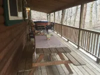 Hickory Grove Cabin On 8 Acres With Private Fishing Pond. Hotels in Laurel Township