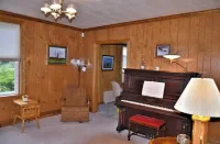Five W Ranch -Sugar Hill Farm location- Private, Five Minutes From Downtown!