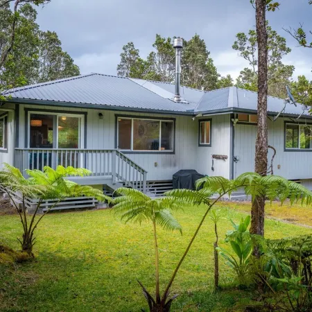 Lovely Private Home 5 minutes to Hawaii Volcanoes National Park