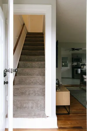 "The Carlisle" WARM MODERN STAY w/ Yard -Greyline