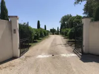 Petite Maison en Provence Hotels in Arles