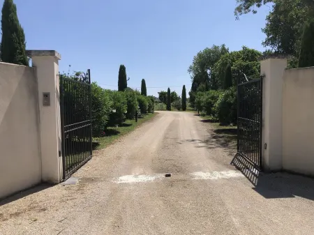 Petite Maison en Provence Отели в г. Арль