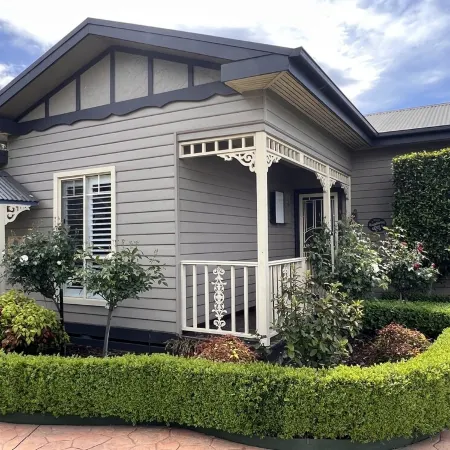 BLACKSMITHS LANE 2 BEDROOMGorgeous ultra clean 2 Bedroom/2 Bathroom cottage.
