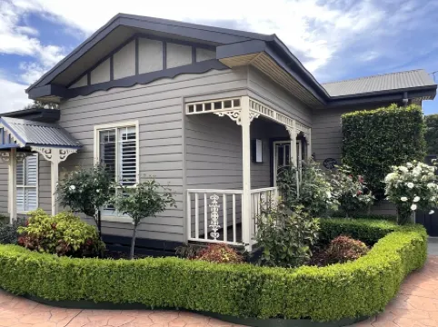 BLACKSMITHS LANE 2 BEDROOMGorgeous ultra clean 2 Bedroom/2 Bathroom cottage.