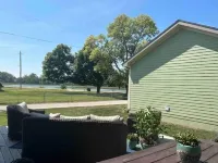 Cozy Lakeside Cottage for Families and Fun Seekers. Game room - Large Soaker Tub