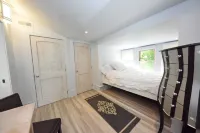 Charming Seaside Cottage! Limited Number of Late Summer and Fall Openings!