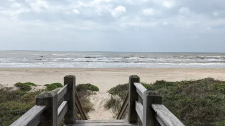 Livin' Lobster - New, Near Beach🌊🏖 , Sleeps 8, Pet Friendly🐶, 📍Central Location