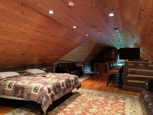 Lakefront Log Cabin on Beautiful Kerr Lake in downtown Clarksville VA Hotels in Mecklenburg County