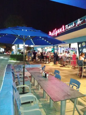 UNIT 2 VILLA BETTINA , 200 steps to beautiful beach , downtown, restaurants