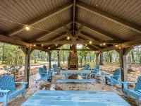 Sparks Fly / The Retreat at Water's Edge / 2 Kayaks, 1 Canoe, 1 Paddle Board Hotels in Tracy City