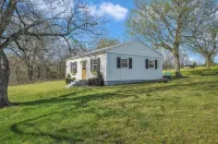 Away from the bustle of the city, close to the lake, perfect for families