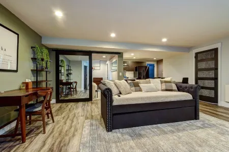 Spacious Luxury Apt w/ New Finishes + Great Views