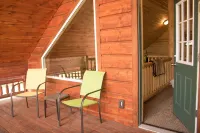 Hot Tub on Deck. 14 Miles to Yellowstone! Easy Access. - Chalets