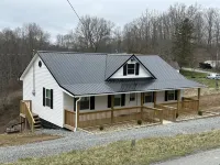 New Cabin built in 2022. 2 minutes away from multiple trailheads!  Sleeps 8 - Alphydda