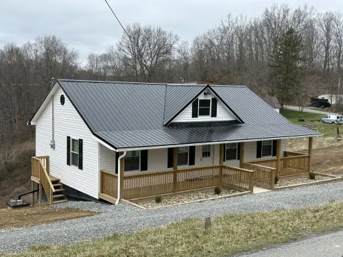 New Cabin built in 2022. 2 minutes away from multiple trailheads!  Sleeps 8