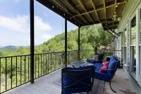 ♡ Your Happy Place Overlooking Center Hill Lake ♡