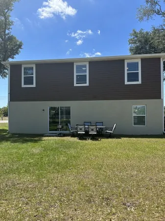 New Two story Cozy  House  Near Warm Mineral Springs