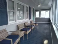 Steps to Beach Entrance #7, 1st floor, 2 Bedrooms, King Bed, Private deck/grill