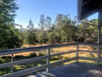 Hummingbird House - Scenic Peaceful Foothills Getaway only minutes from downtown