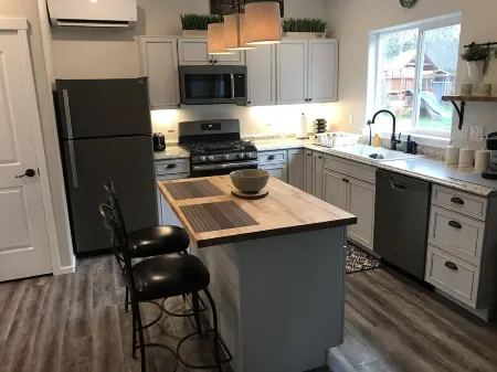 Private 1 BDRM Cottage