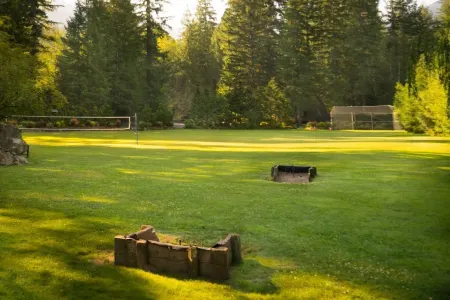 Glacier Hideaway - Mt. Baker Cabin - AC, Hot Tub, BBQ, WiFi, EV