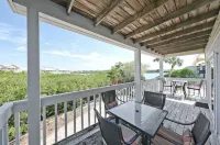 Heated Pool! 3min walk to the beach! Gorgeous Intercoastal Views!