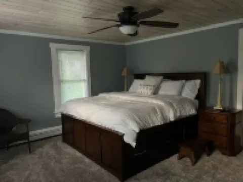 Charming 3-bedroom farmhouse 1 hour from Beaver Stadium