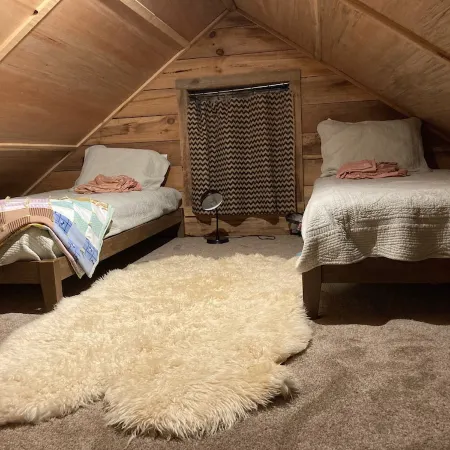Remote cabin with creek and waterfall views 10 min from town