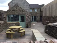 NEW Sleeps 8 or 10, Peak District, Nr Buxton Hotels in Quarnford