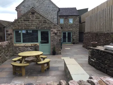 NEW Sleeps 8 or 10, Peak District, Nr Buxton