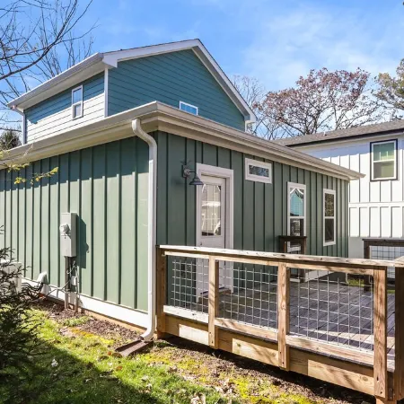The Westchester - A modern bungalow 9-minute walk to downtown Ball Ground