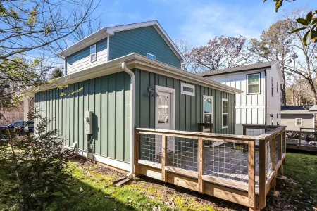 The Westchester - A modern bungalow 9-minute walk to downtown Ball Ground