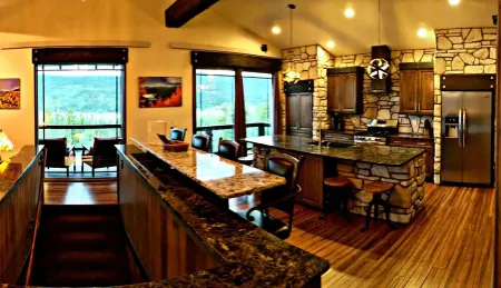 Newer Luxury Home, minutes from Breckenridge, Indoor Hot Tub, Mountain Views