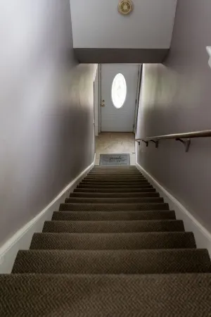 2nd floor loft near the lake! Отели рядом с достопримечательностью «YMCA»