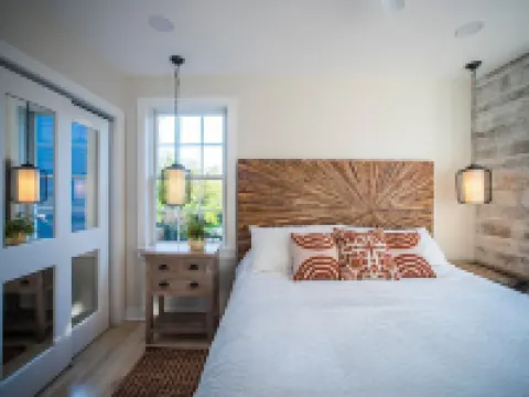 Upscale Downtown Suite in Lewes Hotels in Lewes