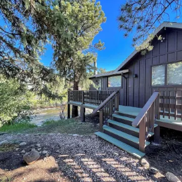 Perfect Cabin to Enjoy a Riverfront Vacation #6176