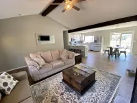 Waterfront house with private dock and boat slip Hotel a Haskell County