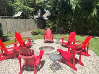 4 bed/3 bath huge house, 1.5 blocks to beach/town, hot tub/game rm, dog friendly