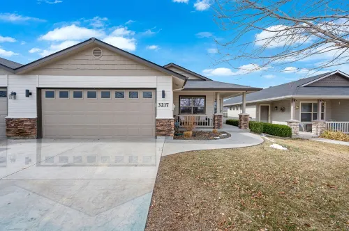 Clean & Quiet! Game Room, Near Freeway Access, Airport, Micron & More!