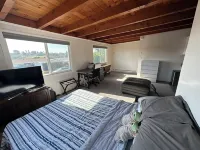 Mission Valley Studio, canyon view, with WiFi and AC, Close to Everything in SD