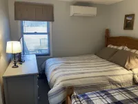 August September Specials on Newly Renovated Cottage with AC Right on the Lake