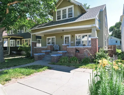 Midtown Manor: Full Kitchen + A/C + Backyard + Washer & Dryer