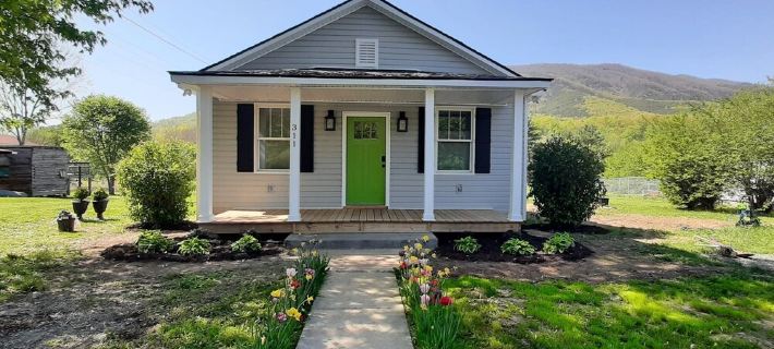 Getaway and relax!  Enjoy the James River with mountain views! Hotels in Botetourt County