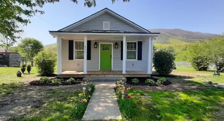 Getaway and relax!  Enjoy the James River with mountain views!