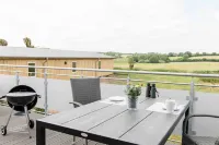 Genießen sie Ihren Urlaub mit Traumhaftem Blick Über die Wiesen Nahe der Schlei Hotels in Grödersby