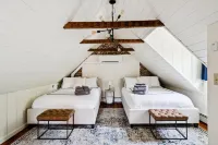 Lake front historic farmhouse on 5 acres, fenced and pet friendly!